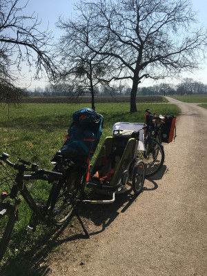 Rheinradweg mit Baby von Karlsruhe nach Straßburg und zurück