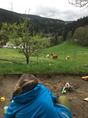 mooshof-sandkasten-mit-ausblick